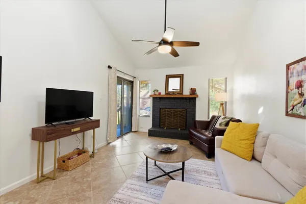 $89,900 | 216 Dixie Drive, Unit 8, Tallahassee, FL 32304