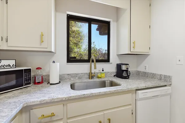 $89,900 | 216 Dixie Drive, Unit 8, Tallahassee, FL 32304