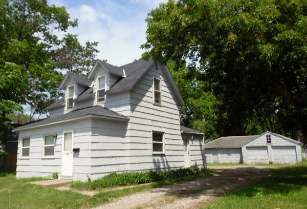$239,900 | 643 West Broadway Avenue, Forest Lake, MN 55025