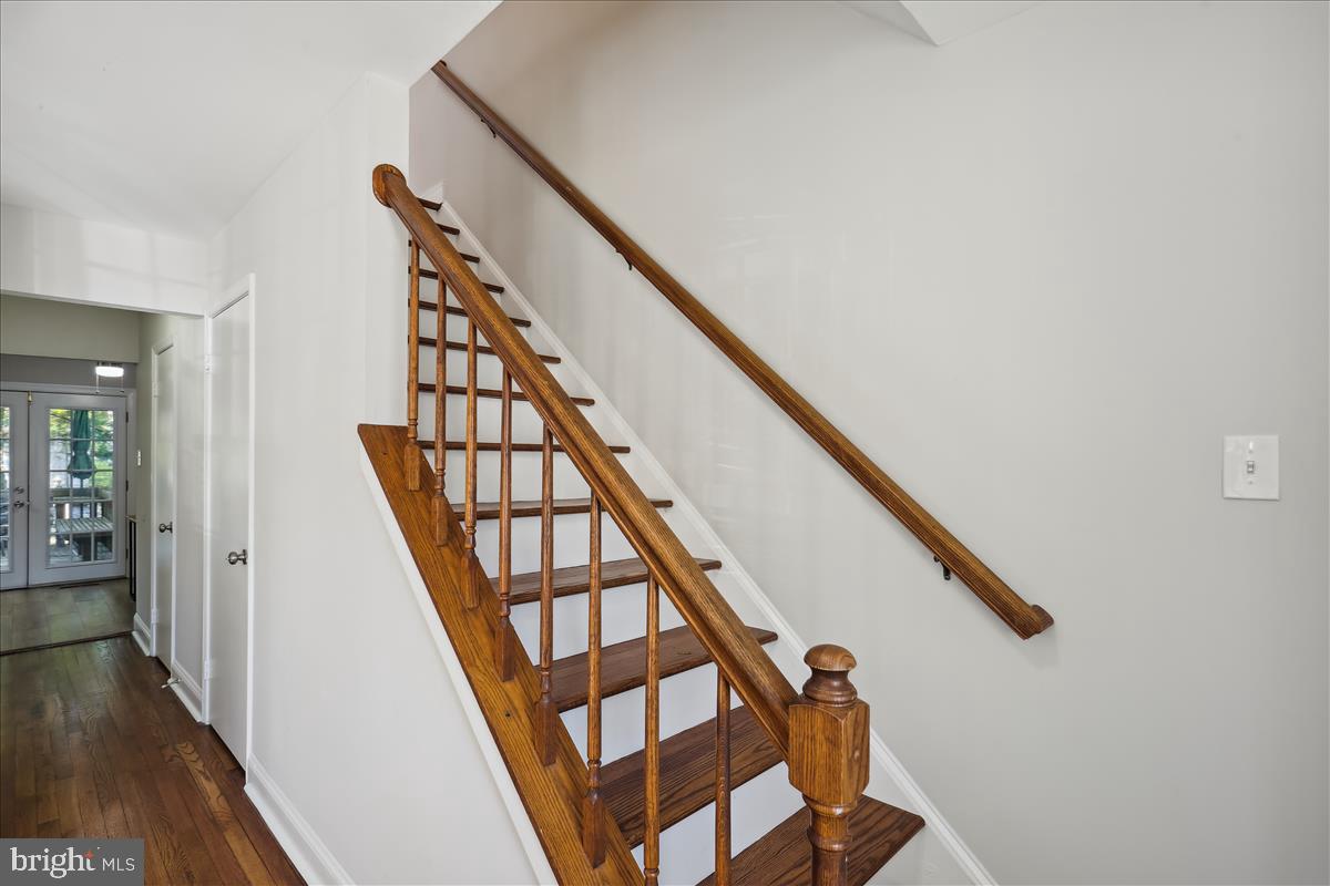 5 London Bridge Court Silver Spring, MD 20906 - Photo 21 of 65 Stairway to Upper Level