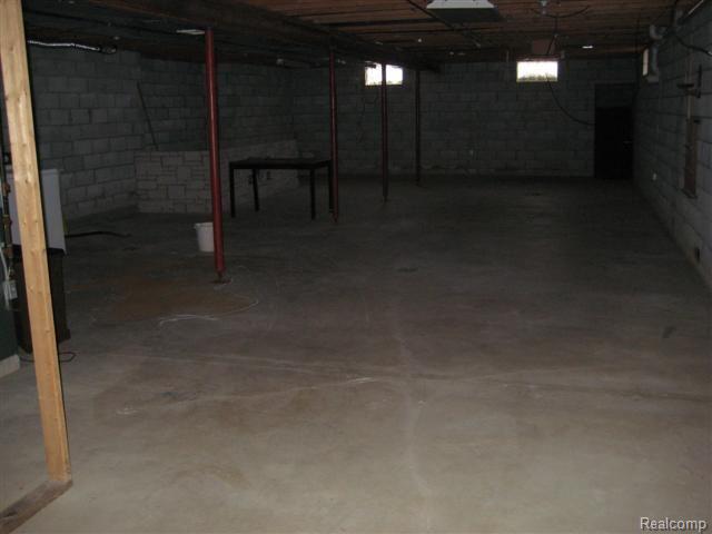 5355 Connell Road Emmett, MI 48022 - Photo 9 of 11 Connell Interior 123009 033