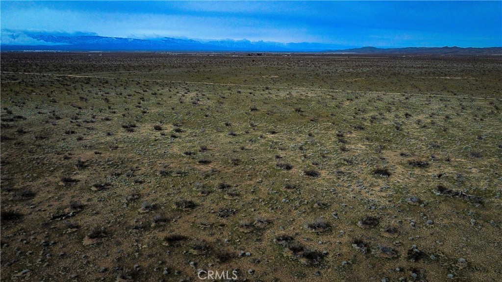 749 Torosa/topaz Road Adelanto, CA 92301 - Photo 3 of 7 a view of an ocean