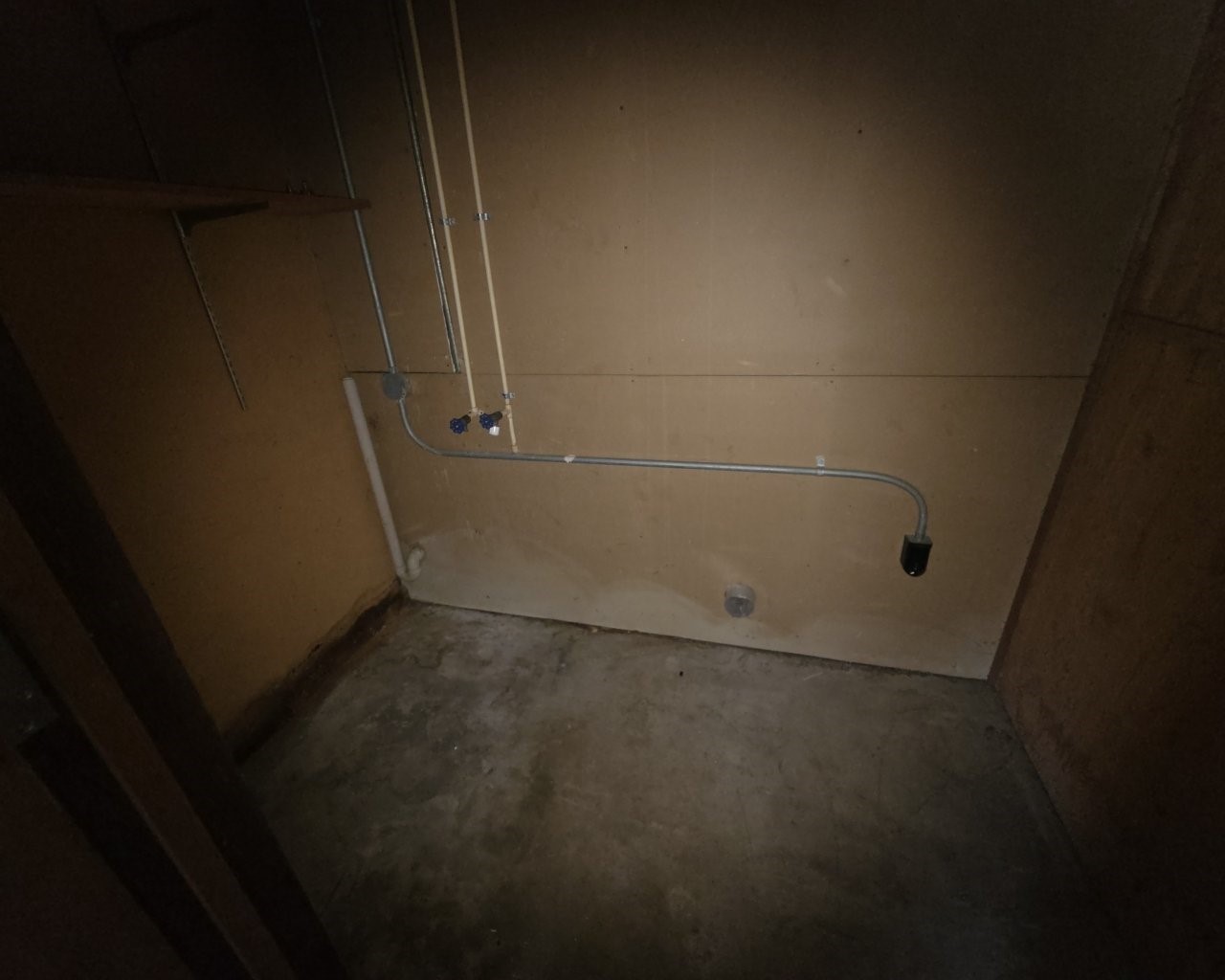 813 North Morgan Street Angleton, TX 77515 - Photo 18 of 22 Laundry room