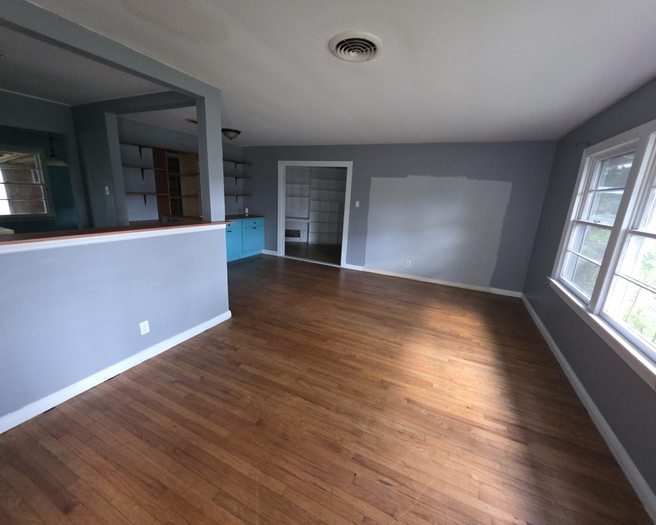 813 North Morgan Street Angleton, TX 77515 - Photo 2 of 22 Living room