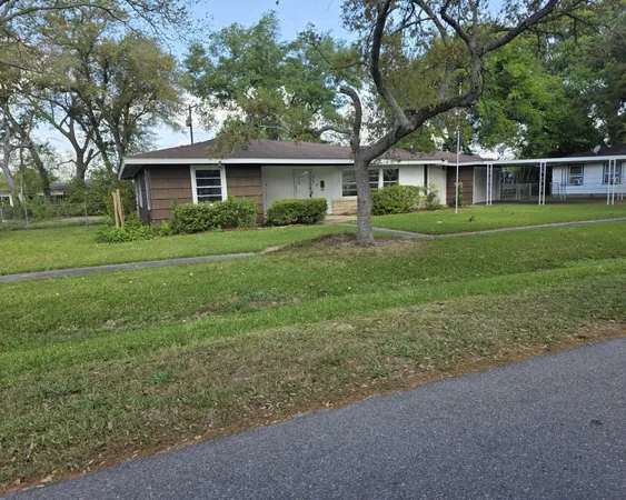 $135,000 | 813 North Morgan Street, Angleton, TX 77515