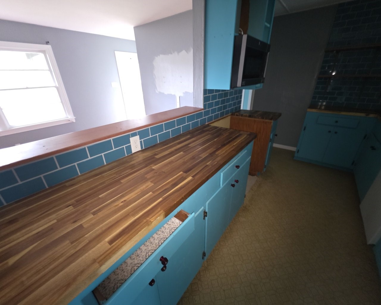 813 North Morgan Street Angleton, TX 77515 - Photo 3 of 22 Kitchen has plenty of counter space