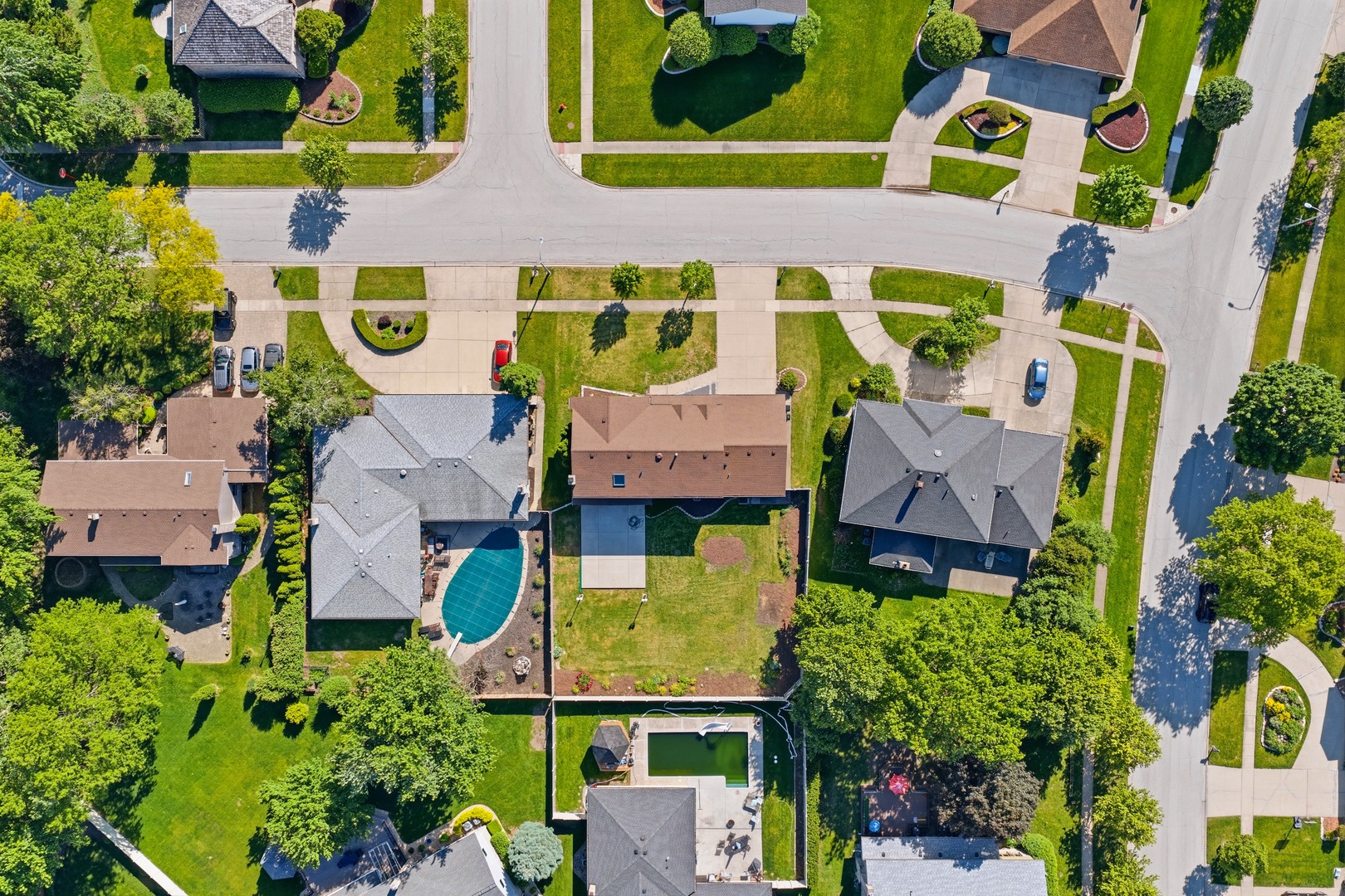 6723 Kingswood Road Willowbrook, IL 60527 - Photo 40 of 51 an aerial view of residential houses with yard and outdoor seating