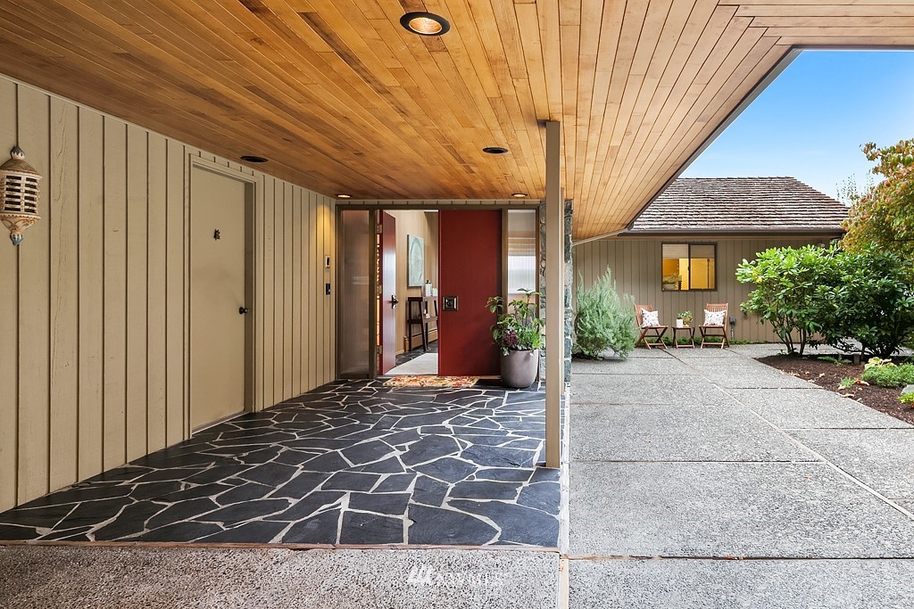 6669L Northeast Windermere Road Seattle, WA 98115 - Photo 1 of 25