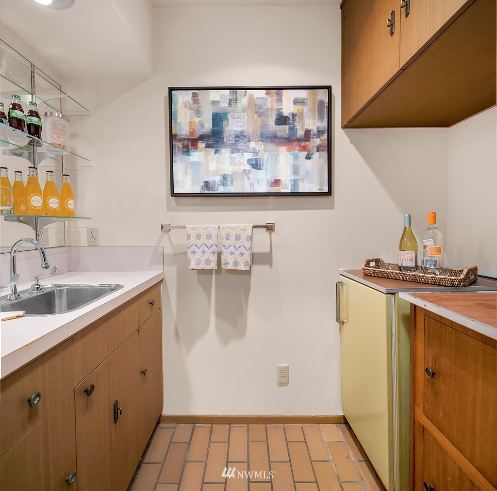 6669L Northeast Windermere Road Seattle, WA 98115 - Photo 17 of 25