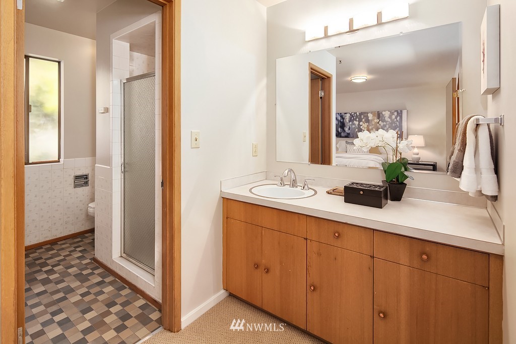 6669L Northeast Windermere Road Seattle, WA 98115 - Photo 20 of 25