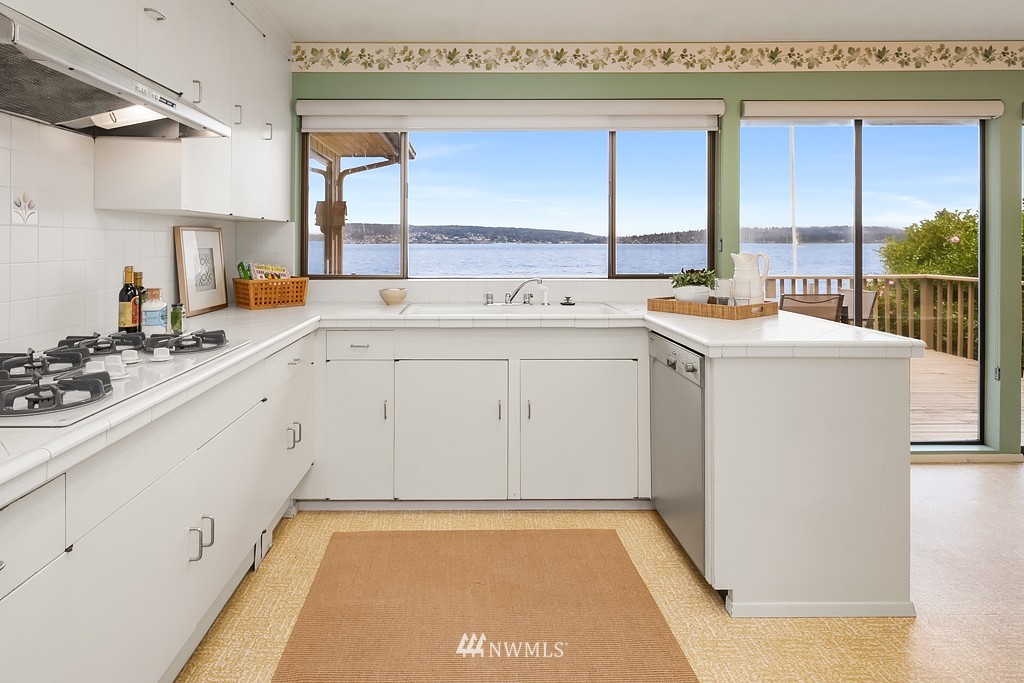 6669L Northeast Windermere Road Seattle, WA 98115 - Photo 6 of 25