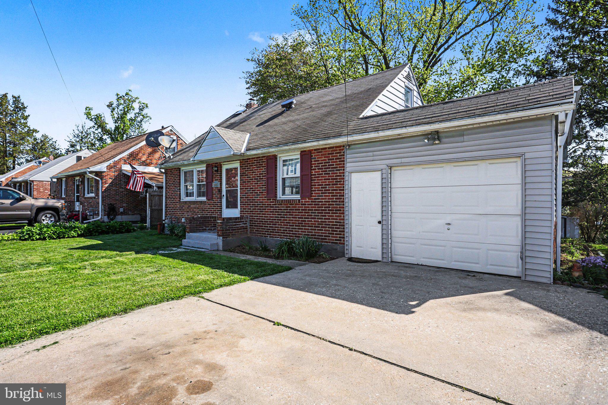 2041 City View Road York, PA 17406 - Photo 3 of 27