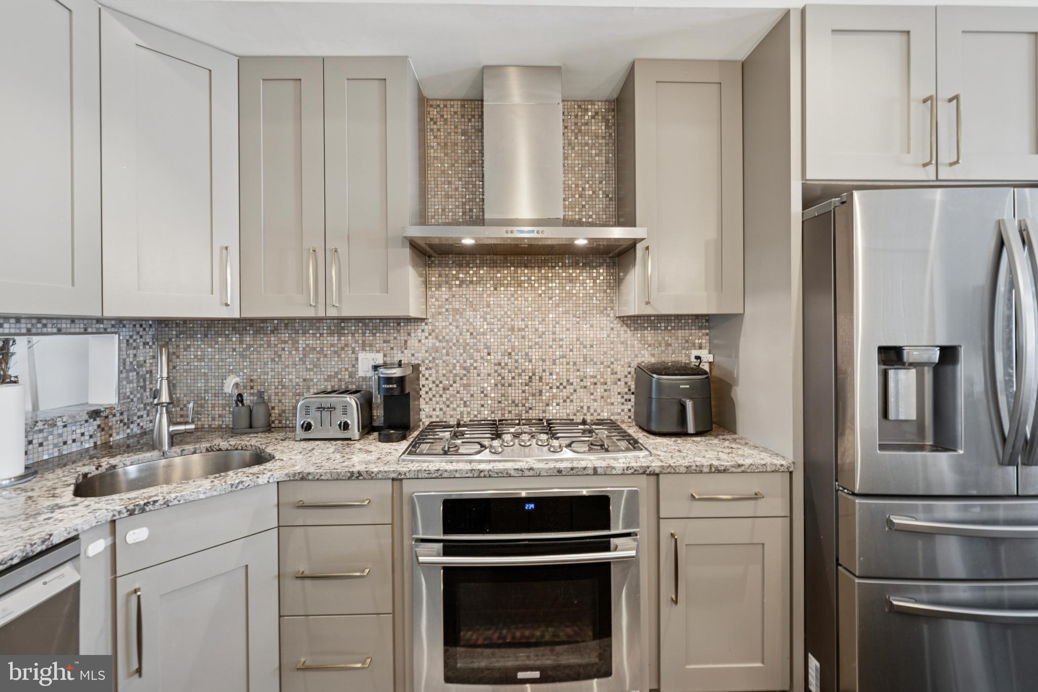 1637 Fitzwater Street Philadelphia, PA 19146 - Photo 14 of 37