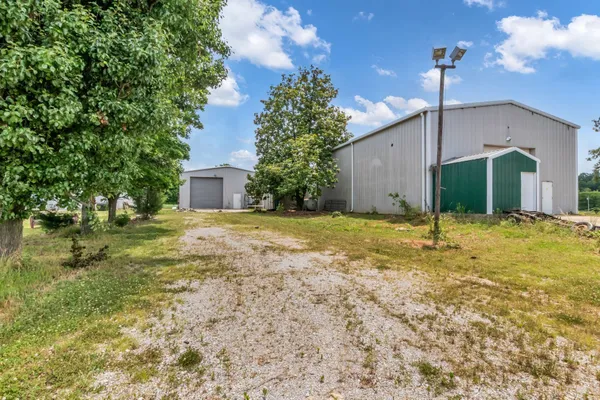 a view of a house with backyard and tree