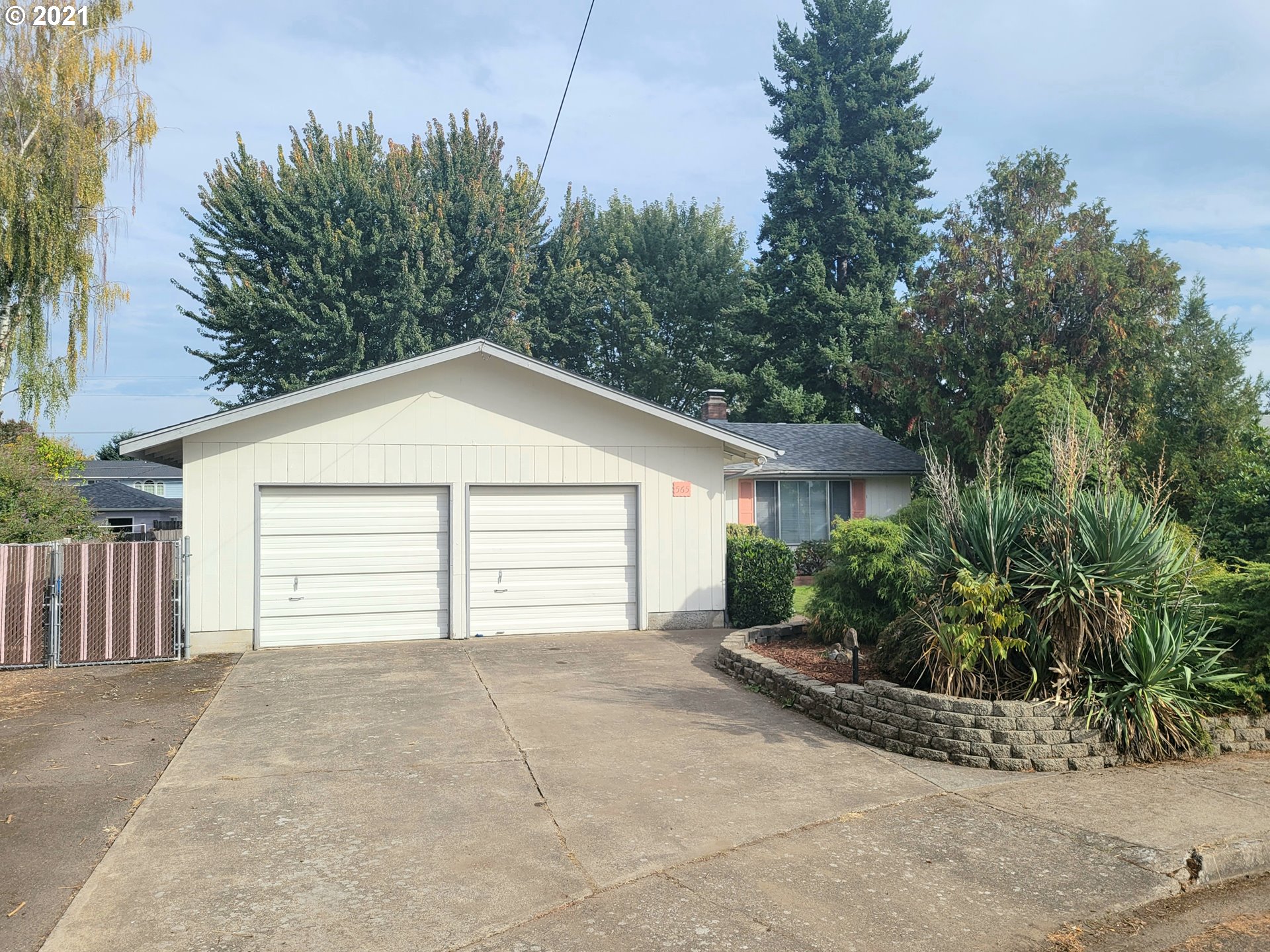 565 Rutledge Street Eugene, OR 97402 - Photo 1 of 31 Gallery Image 1
