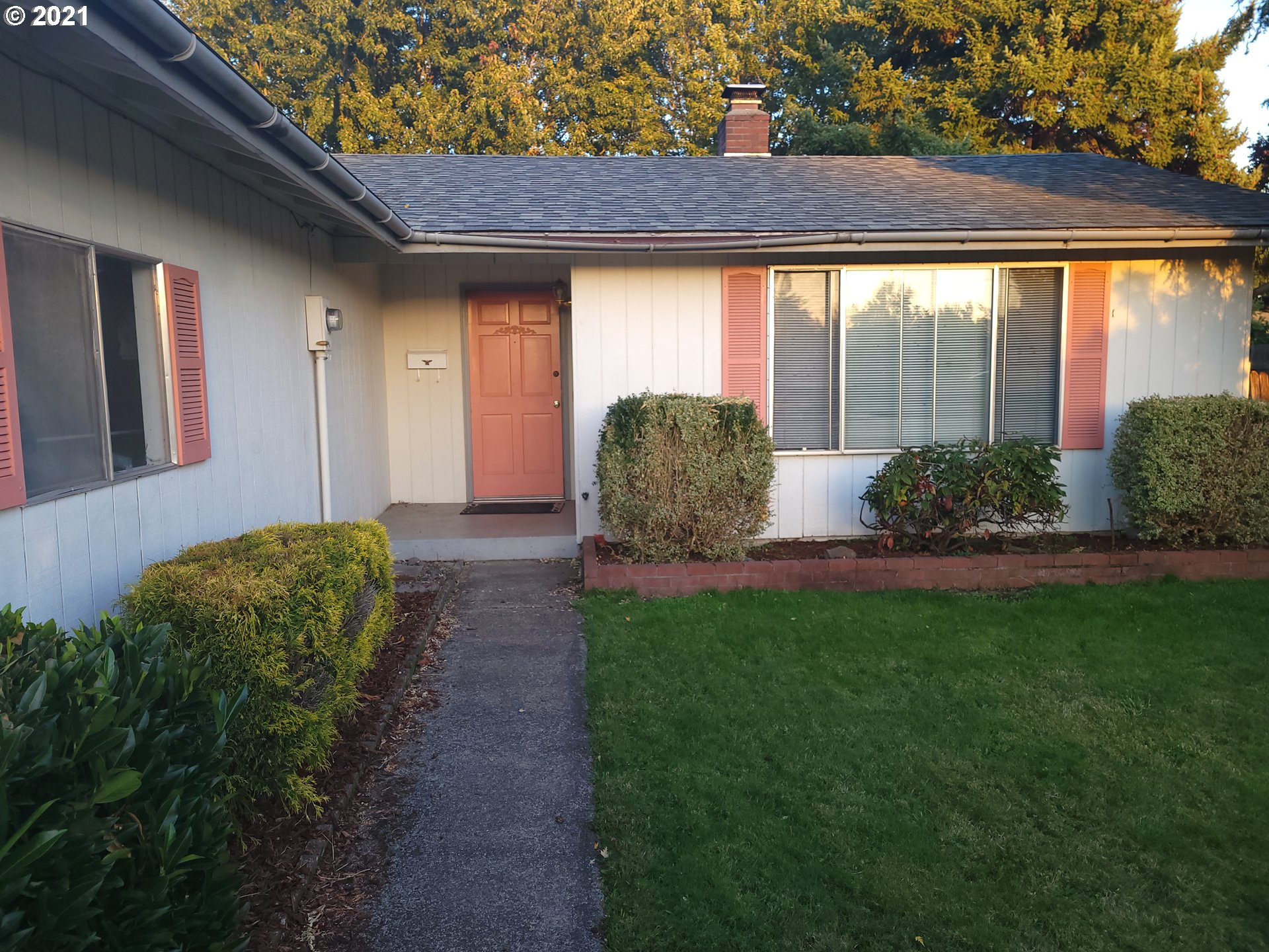 565 Rutledge Street Eugene, OR 97402 - Photo 3 of 31 Gallery Image 3