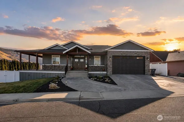 $899,900 | 1038 Crest Loop, Entiat, WA 98822