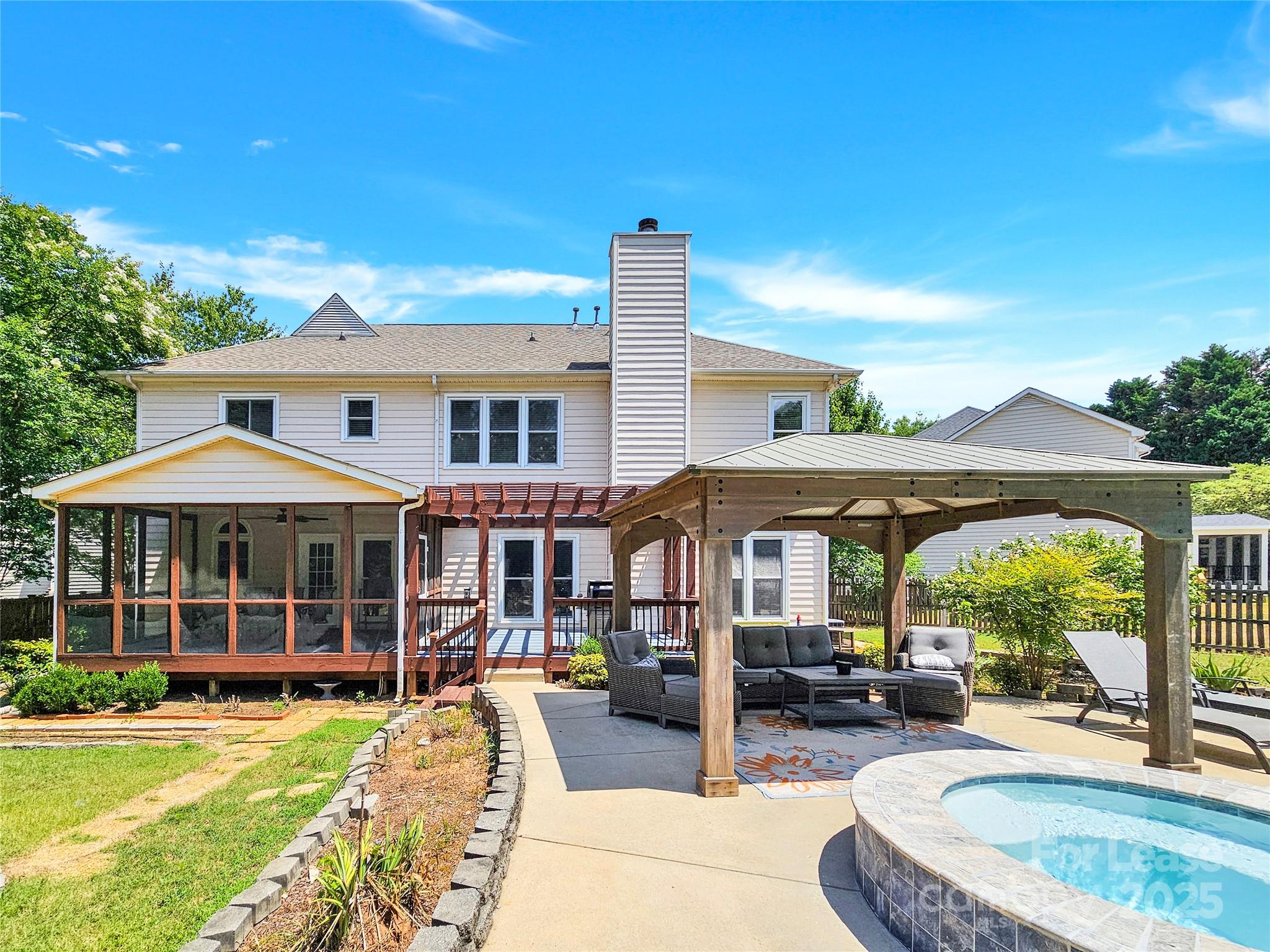 8534 Headford Road Charlotte, NC 28277 - Photo 5 of 48 a front view of a house with garden