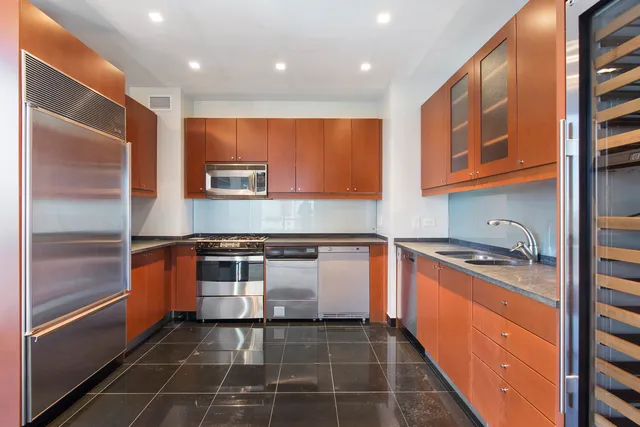 $18,000 | 230 West 56th Street, Unit 67A | Theater District