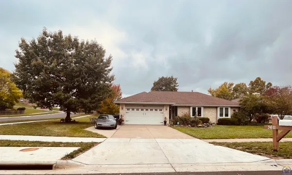 $339,900 | 3611 Southwest Red Hawk Court, Topeka, KS 66614