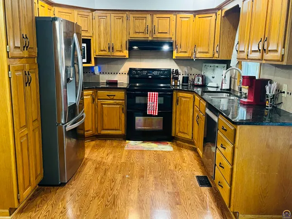 $339,900 | 3611 Southwest Red Hawk Court, Topeka, KS 66614