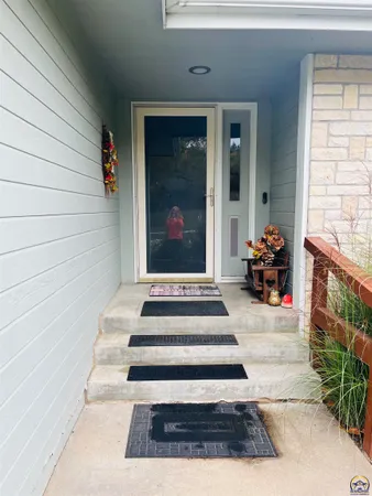 $339,900 | 3611 Southwest Red Hawk Court, Topeka, KS 66614