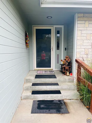 $339,900 | 3611 Southwest Red Hawk Court, Topeka, KS 66614