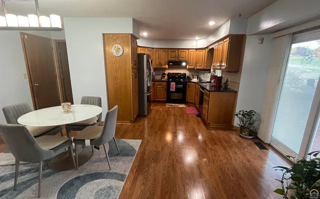 $339,900 | 3611 Southwest Red Hawk Court, Topeka, KS 66614