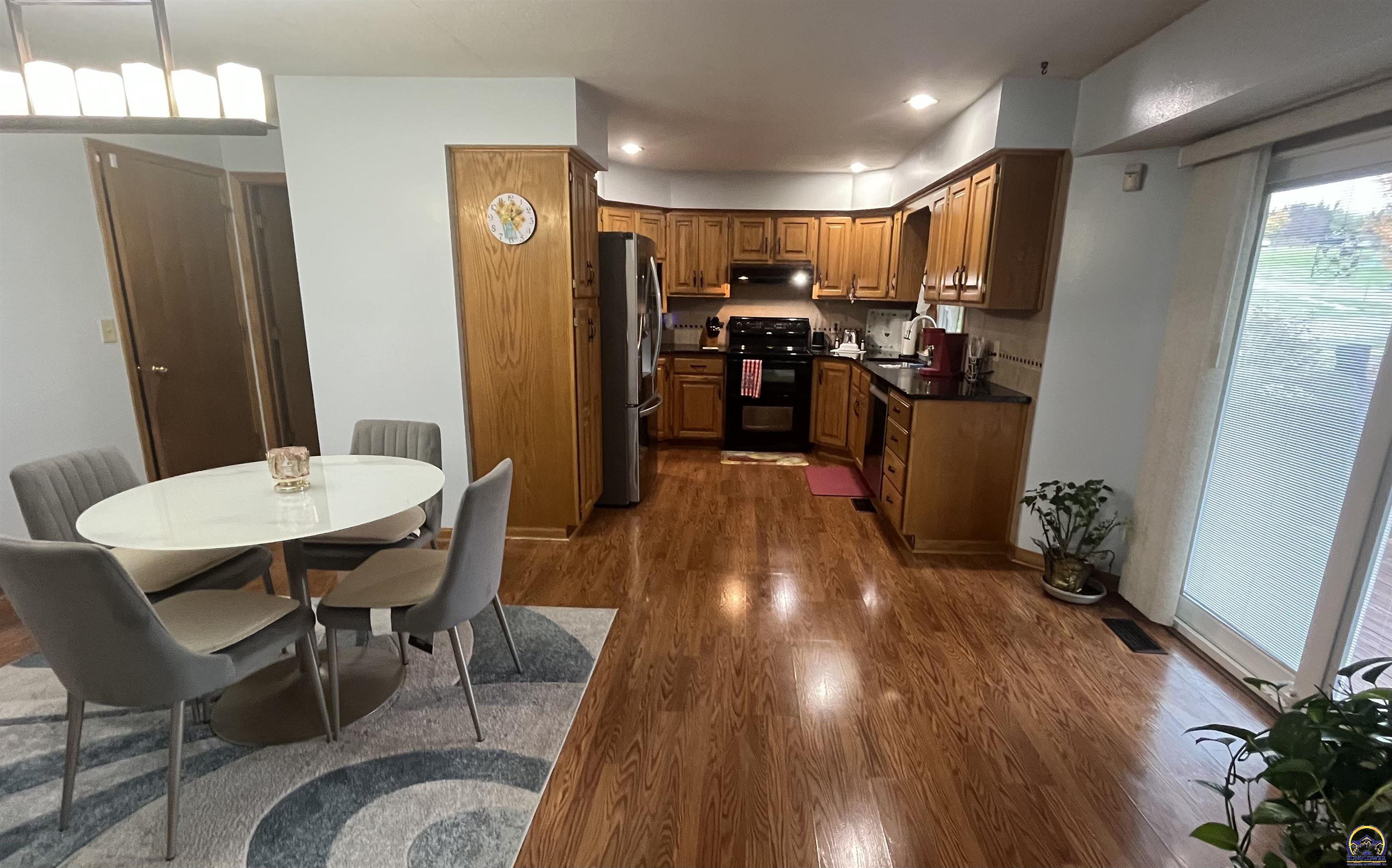 3611 Southwest Red Hawk Court Topeka, KS 66614 - Photo 10 of 25