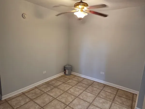 $179,900 | 212 Shorewood Drive, Unit 2D, Glendale Heights, IL 60139