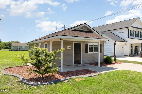 $1,000 | 409 South Center Street, Princeton, NC 27569