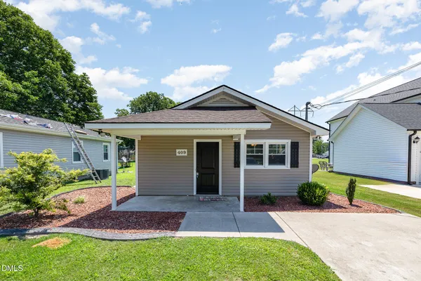 $1,000 | 409 South Center Street, Princeton, NC 27569