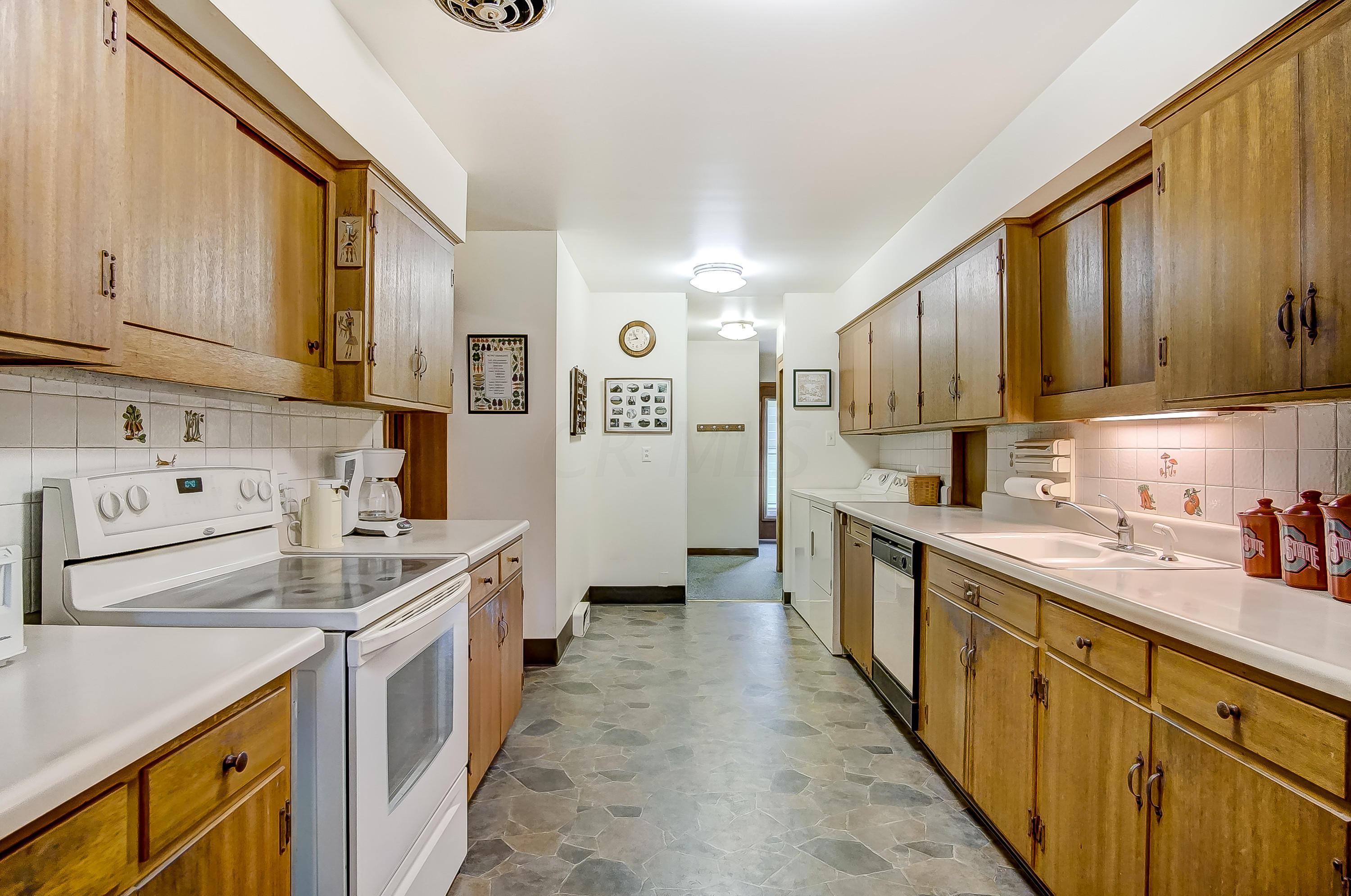 1783 Harwitch Road Columbus, OH 43221 - Photo 10 of 34 Kitchen