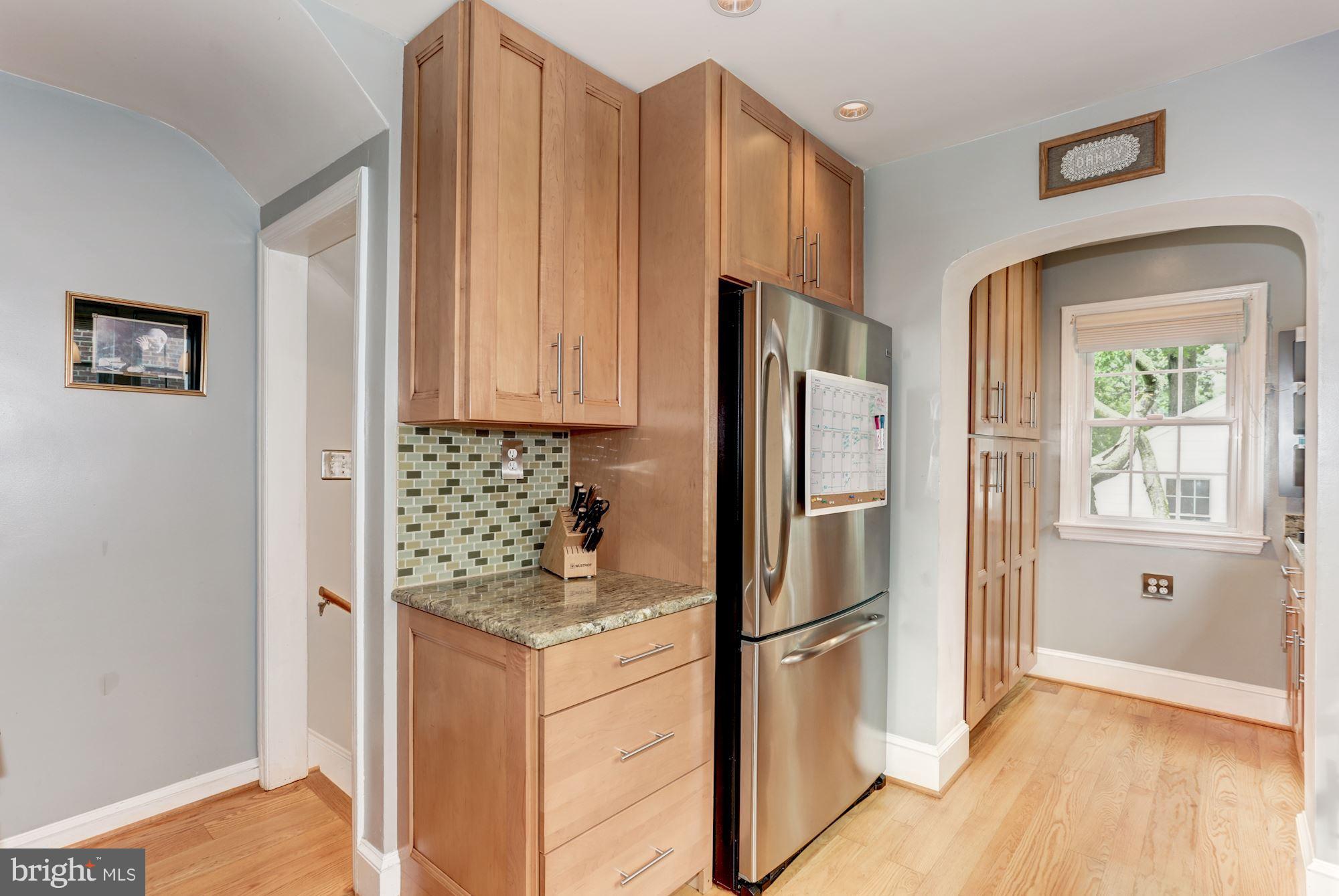 2706 Ridge Rd Drive Alexandria, VA 22302 - Photo 10 of 30 a kitchen with stainless steel appliances a refrigerator and a stove top oven