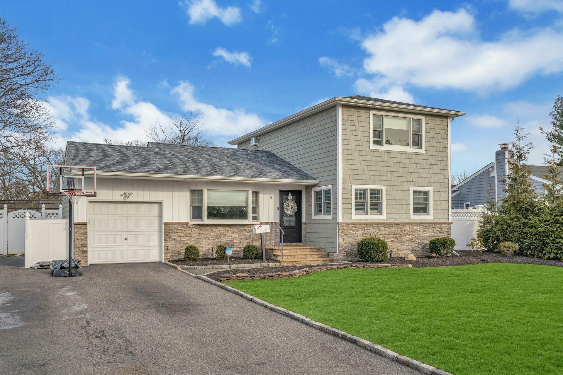 a view of a yard in front of a house