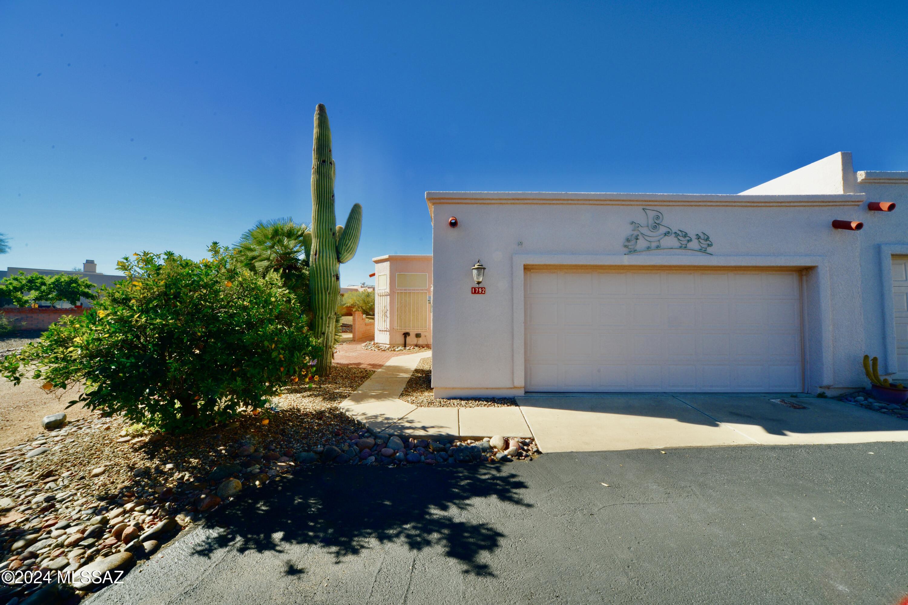 1792 North Rio Mayo Green Valley, AZ 85614 - Photo 4 of 38 Gallery Image 4