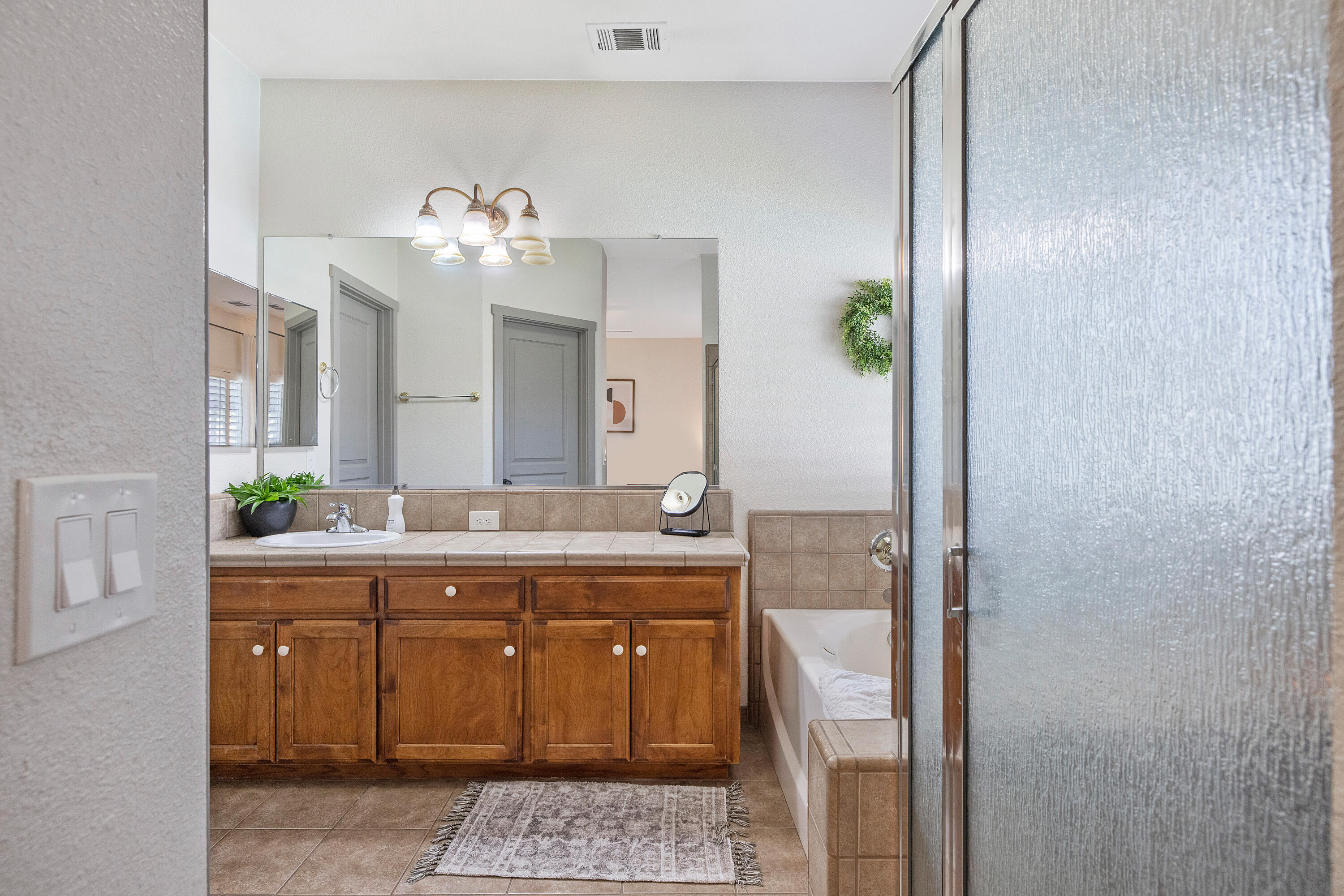 868 North Deanza Road Hanford, CA 93230 - Photo 27 of 38 713A6948