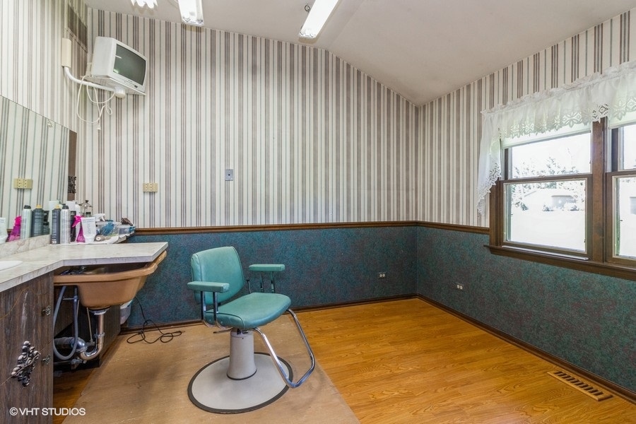 907 Powers Road Woodstock, IL 60098 - Photo 21 of 21 a room with furniture and a large window