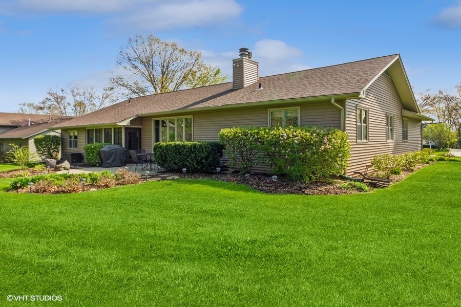 907 Powers Road Woodstock, IL 60098 - Photo 4 of 21 a front view of a house with a garden