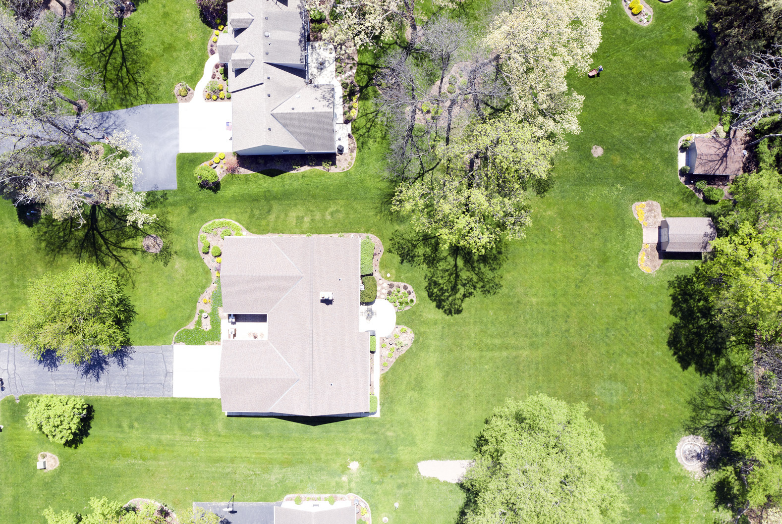 907 Powers Road Woodstock, IL 60098 - Photo 7 of 21 an aerial view of a house with a yard