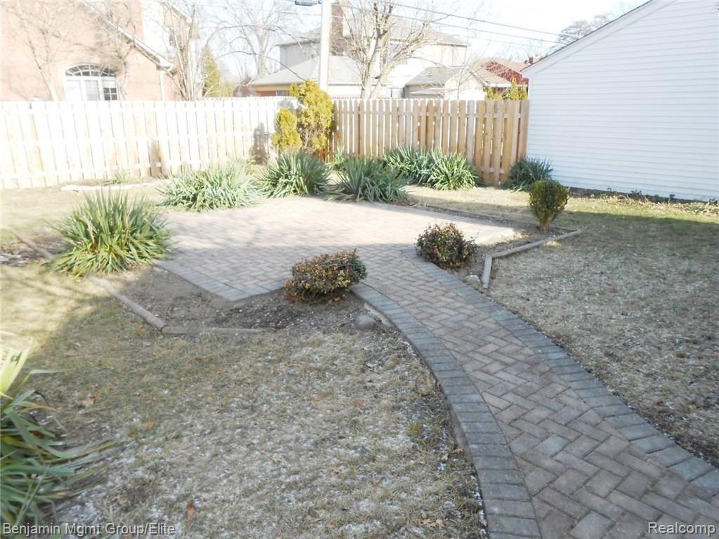 976 Roslyn Road Grosse Pointe, MI 48236 - Photo 10 of 10 DSCN0466.JPG