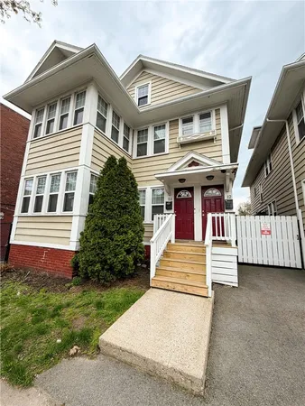$1,600 | 12 Boardman Street, Rochester, NY 14607