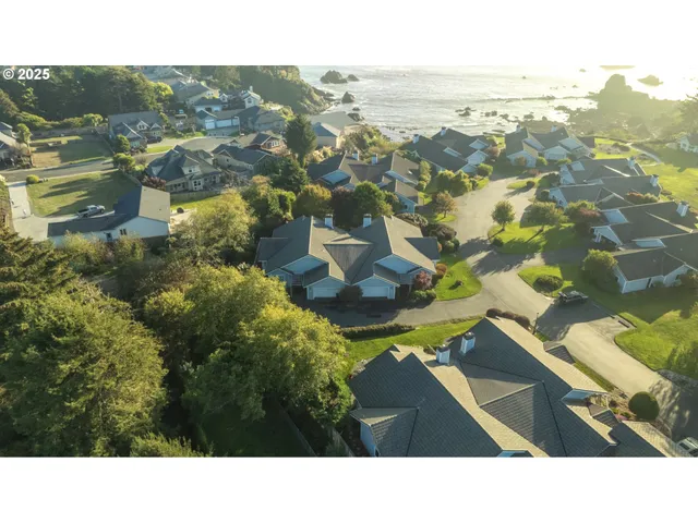 a black and white photo of a city