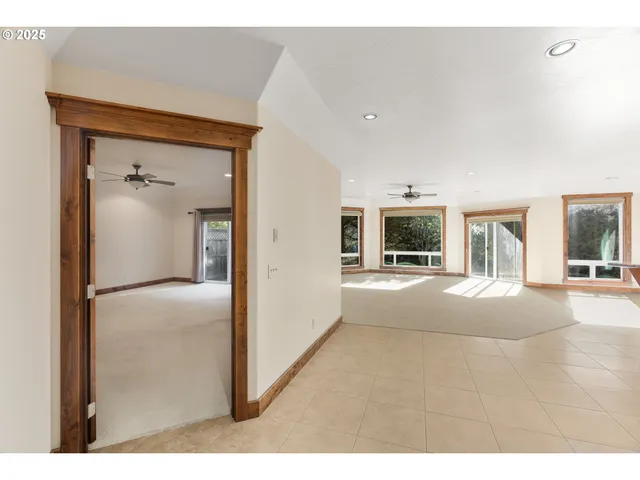 a view of livingroom with furniture