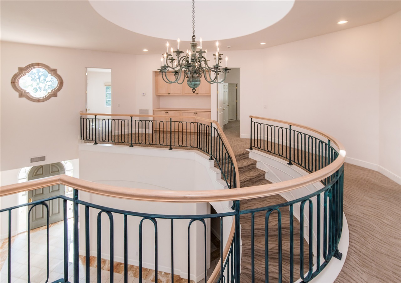 7180 Aviara Drive Carlsbad, CA 92011 - Photo 5 of 23