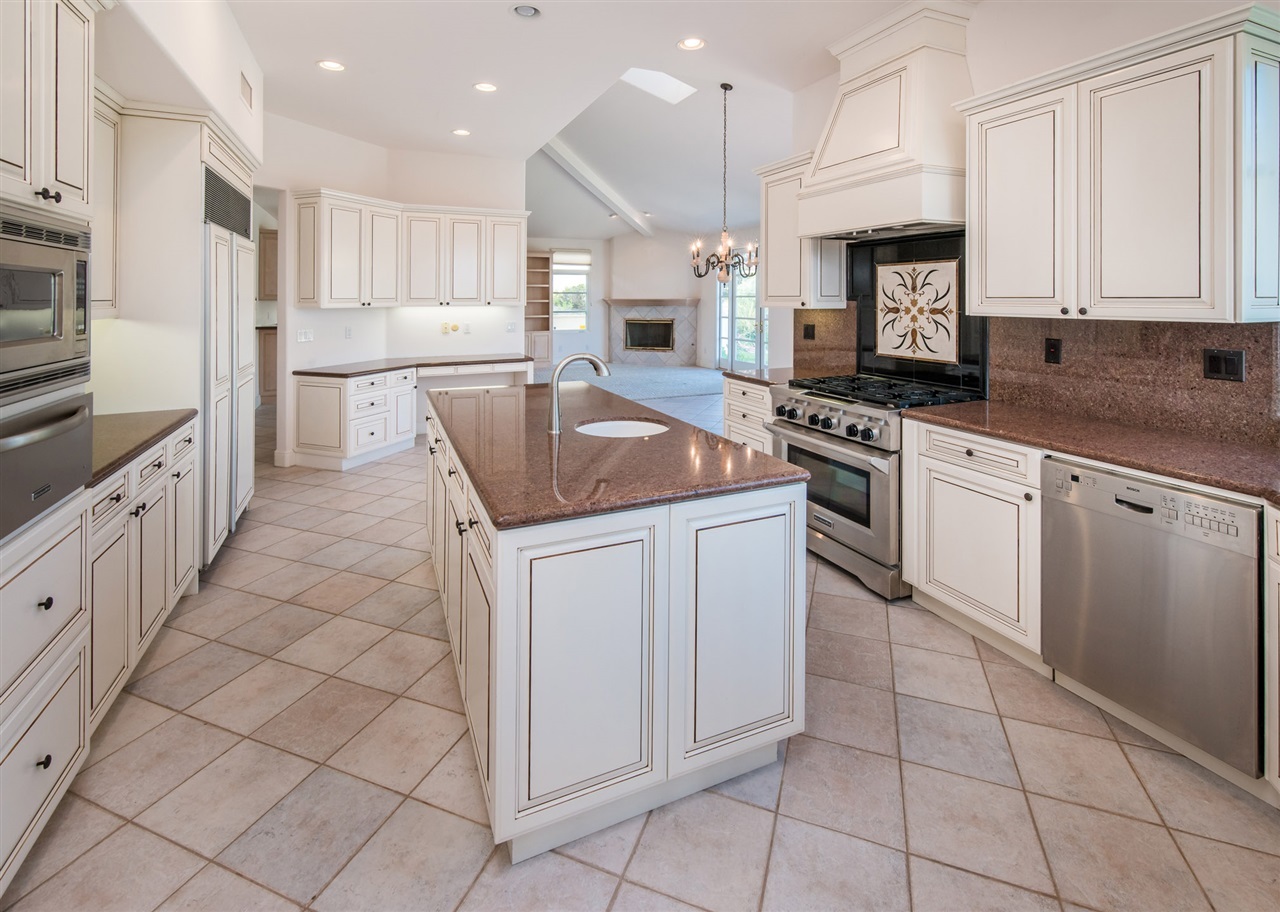 7180 Aviara Drive Carlsbad, CA 92011 - Photo 8 of 23