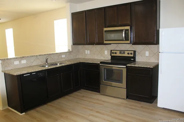 $262,500 | 482 Walnut Crest, Selma, TX 78154