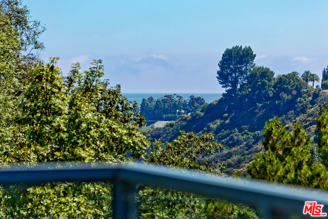 2205 Stradella Road Los Angeles, CA 90077 - Photo 23 of 53