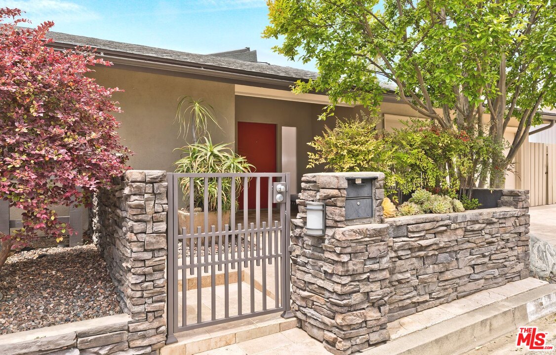 2205 Stradella Road Los Angeles, CA 90077 - Photo 5 of 53