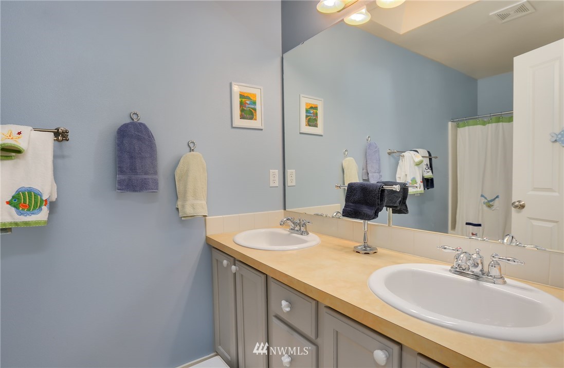 21917 41st Avenue Southeast Bothell, WA 98021 - Photo 16 of 25